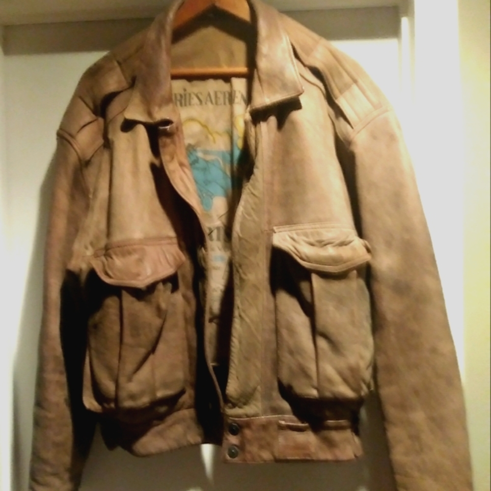 Vintage "Top Gun' vibes '80s Leather Bomber Man's Jacket Offers Welcome !